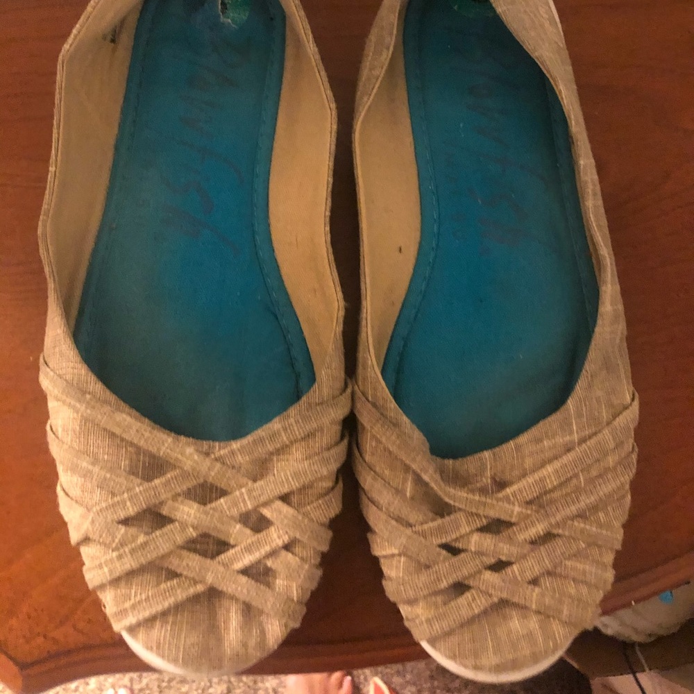 Tan flats, Blowfish